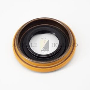 Pinion oil seal rear axle (8 cyl),