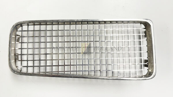 Grille on the left (NOS)