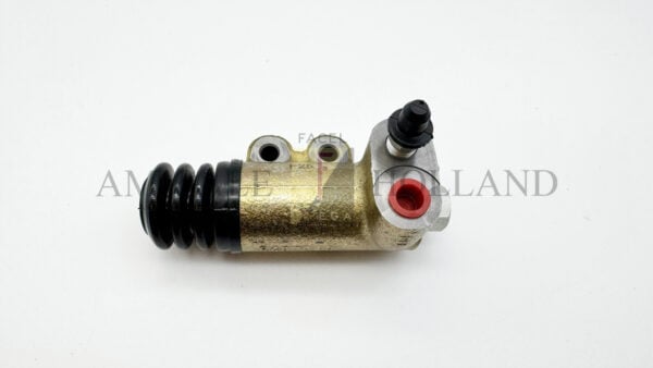 Auxiliary clutch cylinder